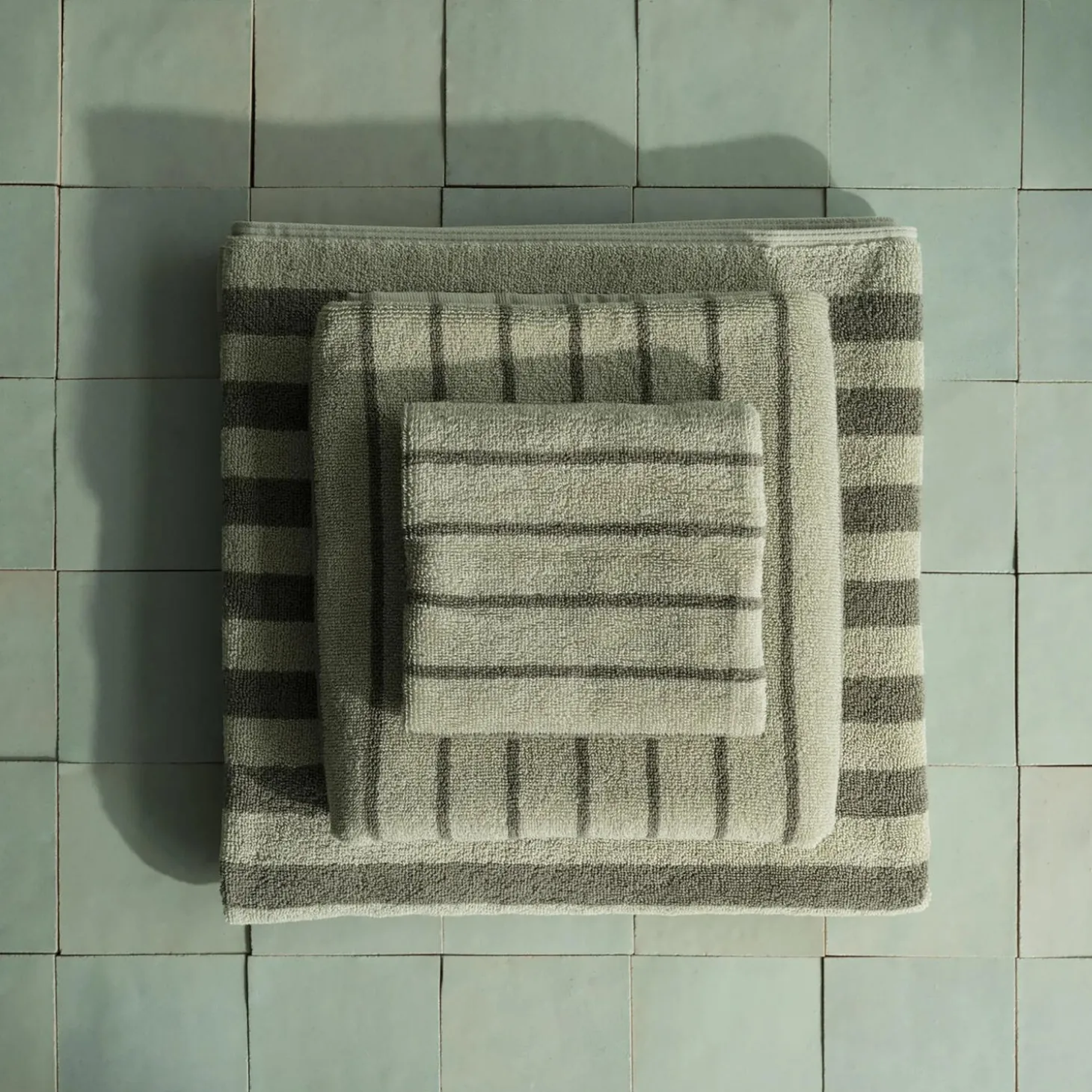 ARTO Håndkle tynne striper, desert sage/agave green