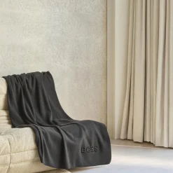 Bold Logo Throw, black