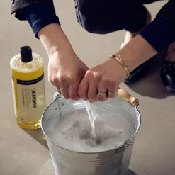 Cleaning bucket