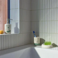 Mummi sett af såpedispenser og tannbørsteholder Badetid