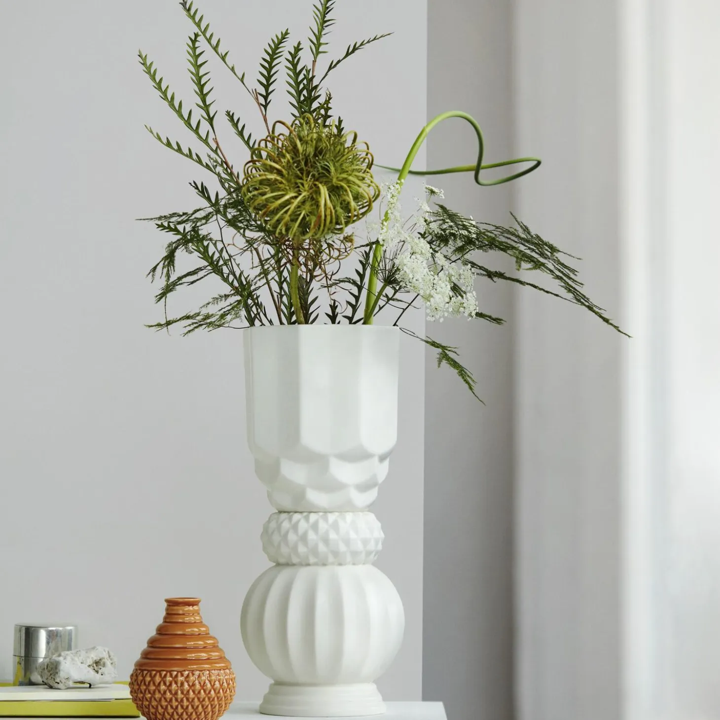 Samsurium Towerbell vase, white