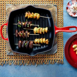 Signature støpejern kvadratisk grillpanne 26 cm, cerise