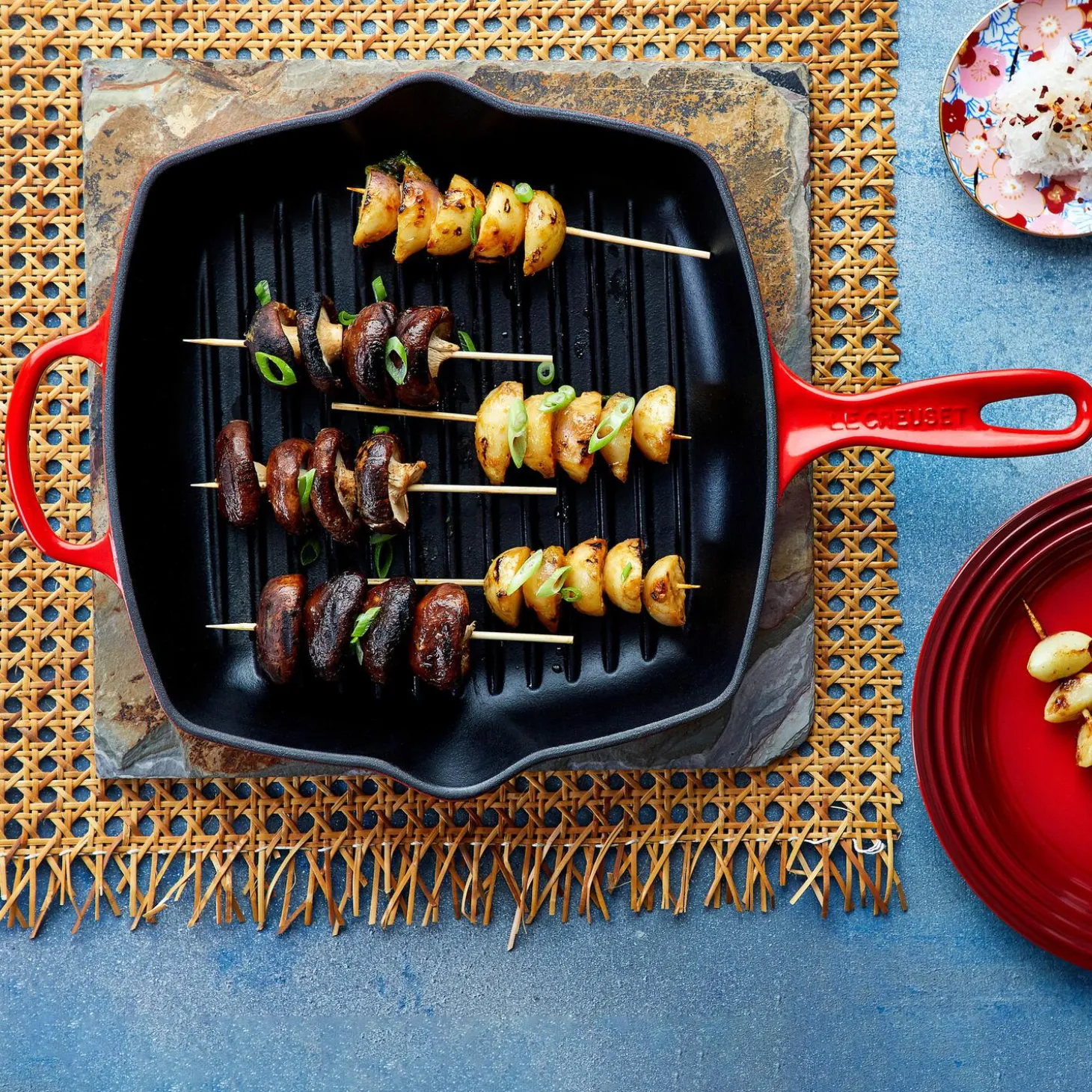 Signature støpejern kvadratisk grillpanne 26 cm, cerise